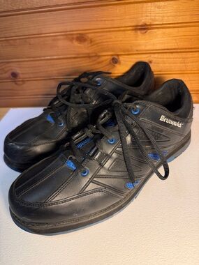 Men's Black Brunswick bowling shoes with Blue Accents